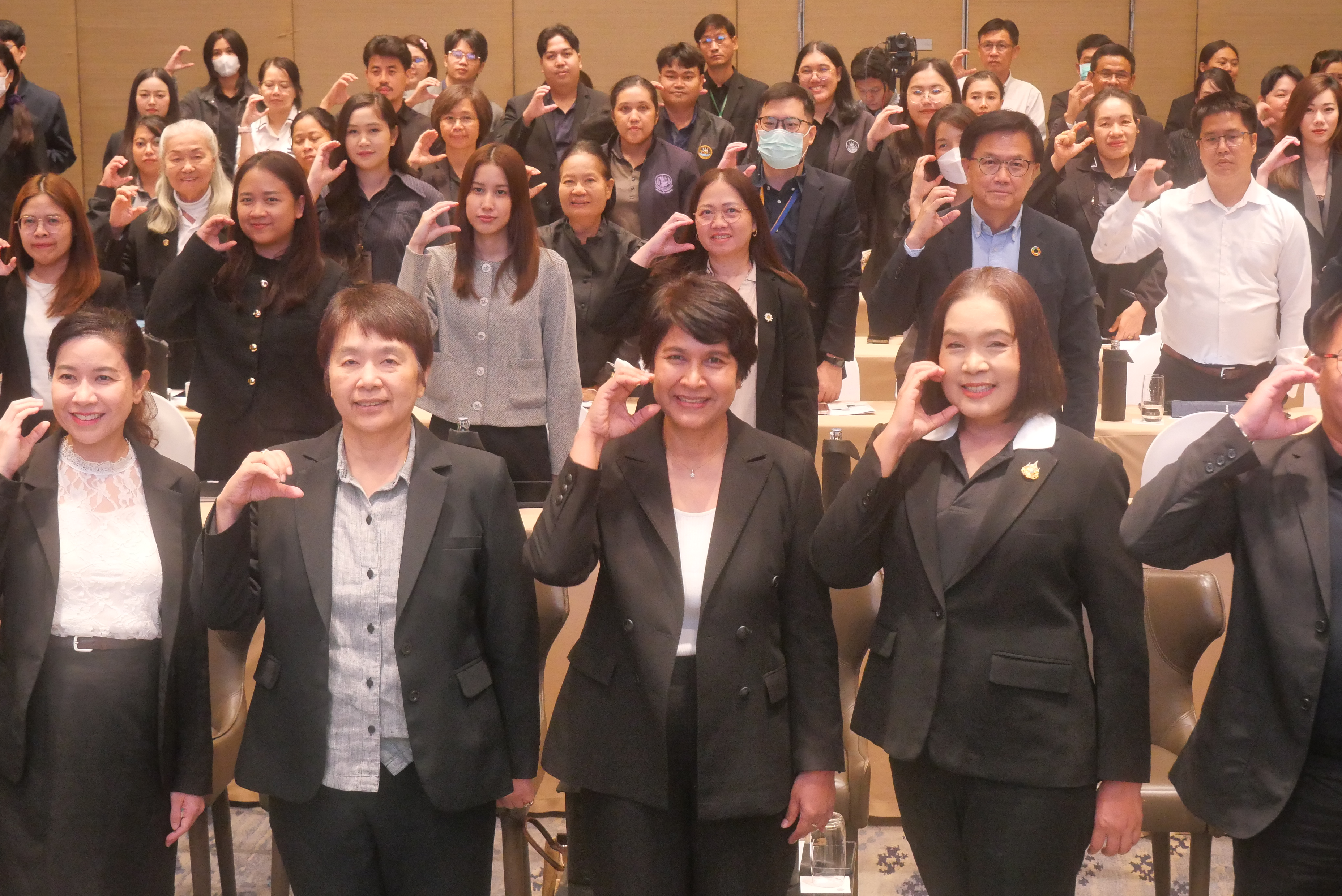 title - ส.ป.ก. ร่วมเป็นเกียรติในพิธีเปิดงานประชุมเผยแพร่ (Press Conference) เพื่อนำเสนอรายงานและการประเมินผลการดำเนินงานเสริมพลังความร่วมมือด้านการเปลี่ยนแปลงสภาพภูมิอากาศของประเทศไทย 